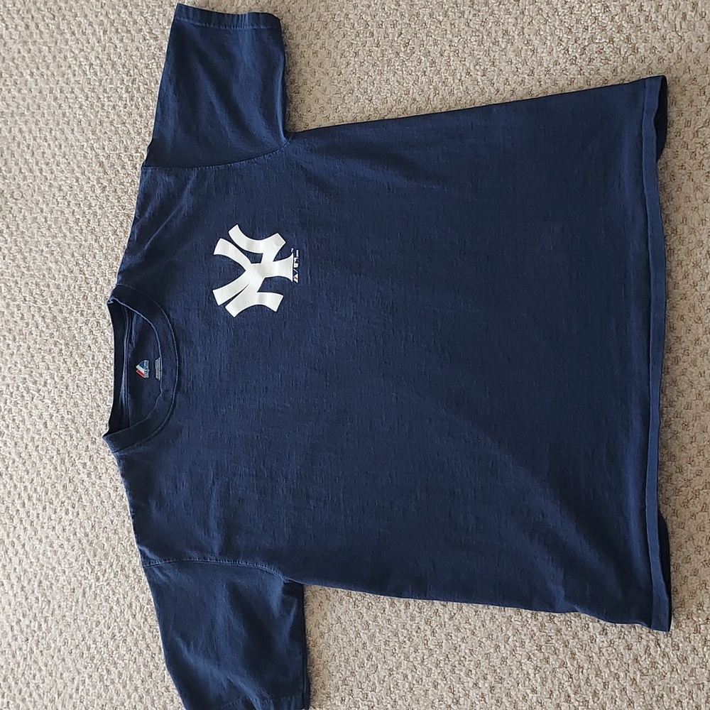 👩‍🎓2 for $15👩‍🎓Men's Majestic NY Yankees 100% Cotton Navy T Shirt Sz L